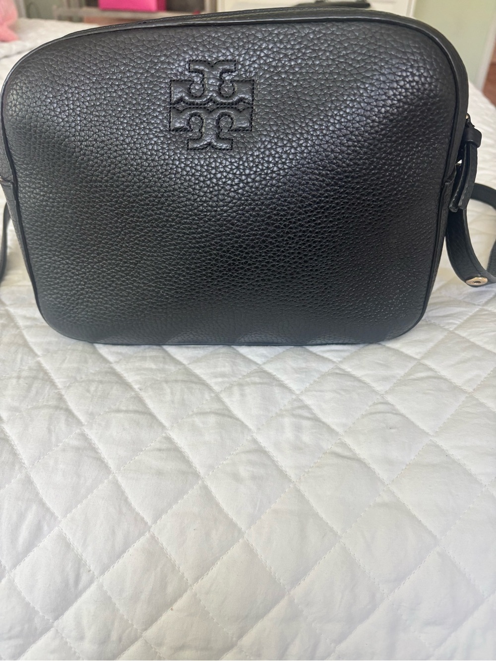 Women'sTory Birch Black Pebbled Leather Crossbody Bag - Minimal Everyday Style